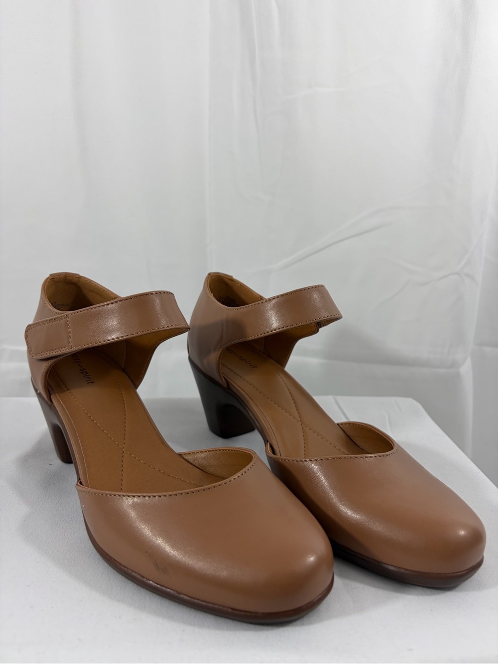 NWT Easy Spirit Women's Size 8.5 Velcro Brown Mary Jane 2 Inch Heels